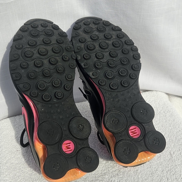 Nike Shox Women's Black and Pink Athletic Shoes Sz 10.5 See Pictures 488312-021 - Picture 4 of 10